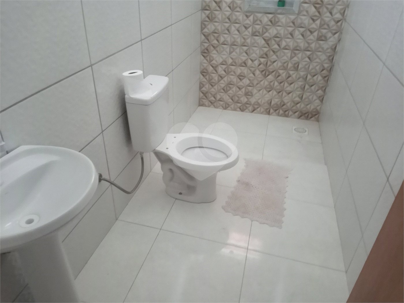 Maravilhosa chácara no Aracê de Santo Antonio recém construída, com uma construção de 230m²