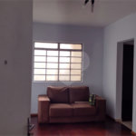 Apto com 2 dormitórios, dois banheiros , e uma garagem.
