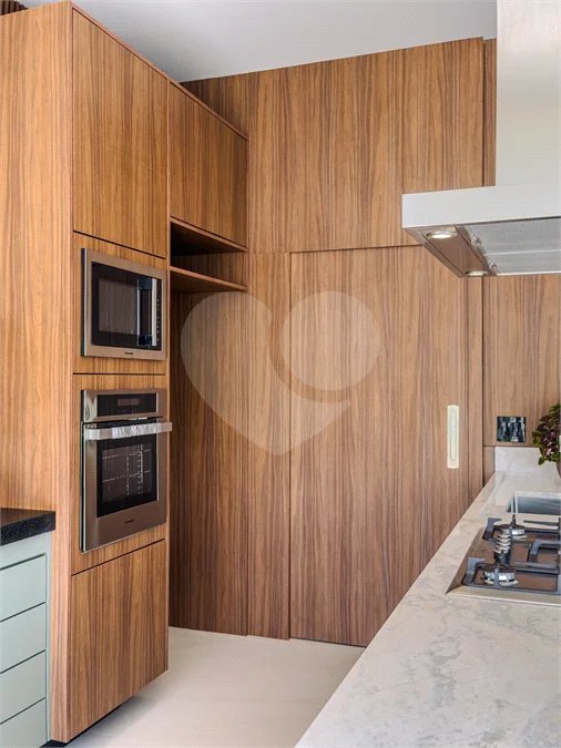 Indaiatuba - Condominio Villa Sapezal - 318 m² de Terreno - 230 m² de Área Construída - 3 suítes, sendo 1 Master com closet planejado - Sala de TV - Sala de estar integrada à Sala de jantar - Cozinha com móveis planejados - Despensa - Escritório planejado - Lavabo - Piscina com preparação para aquec