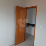 Apartamento com 44m2, 2 quartos, banheiro, sala integrada à cozinha, varanda gourmet e 1 vaga