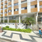 APARTAMENTO 2 QUARTOS (+1 REV.) MOBILIADO P/ALUGAR NO GUARUJÁ/PITANGUEIRAS 96m2 VISTA MAR