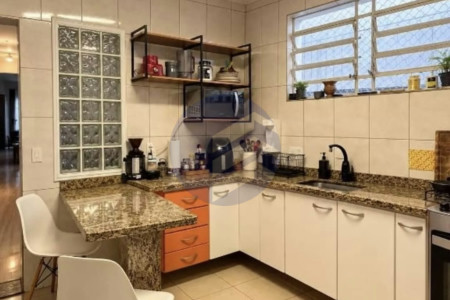 Casa à venda com 3 quartos, sendo 1 suíte, em Jardim Esmeralda, São Paulo - SP