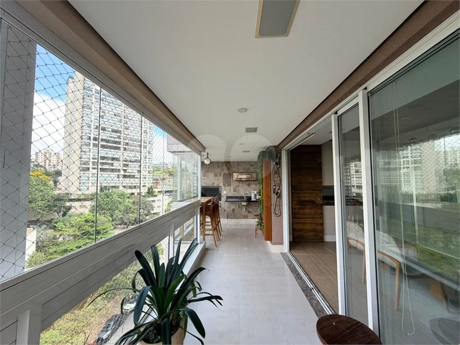Apartamento à venda com 3 suítes em Vila Mariana, São Paulo, SP
