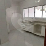 Casa á venda com 230m², 4 dorms, 2 suítes e 4 vagas na Vila Clementino. Estuda permuta.