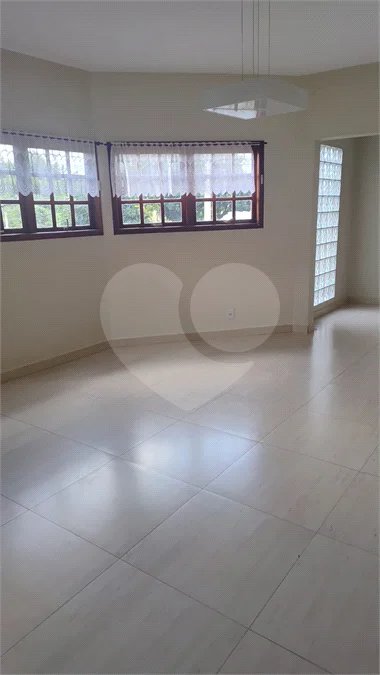 Casa à venda com 3 quartos, sendo 2 suítes, no condomínio Cafezal VI, Itupeva - SP