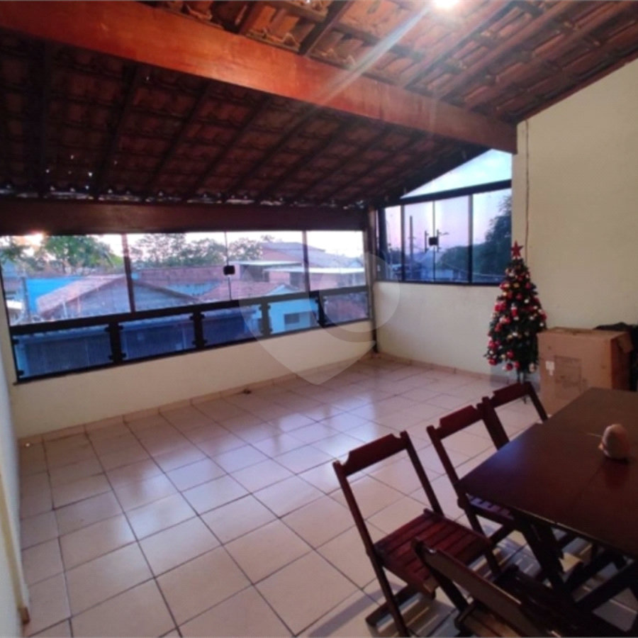 CASA A VENDA NO BAIRRO NOVO HORIZONTE COM 200M², 4 DORMITÓRIOS, 2 BANHEIROS, 2 VAGAS, SJC
