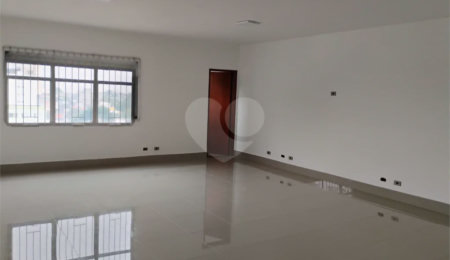 Aluga-se sala comercial na Vila Santa Catarina