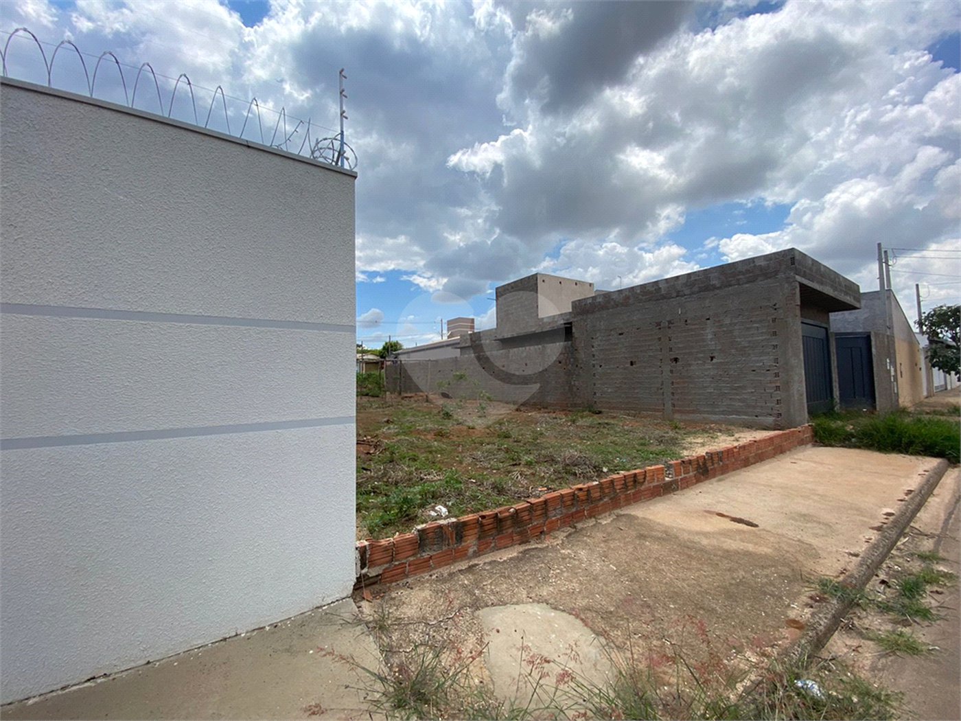Terreno com 250,00 m² de área total.