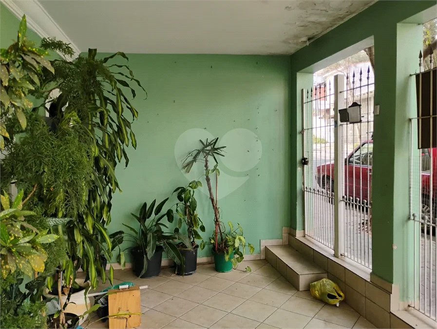 Vende-se sobrado de 3 andares na Vila Santa Catarina