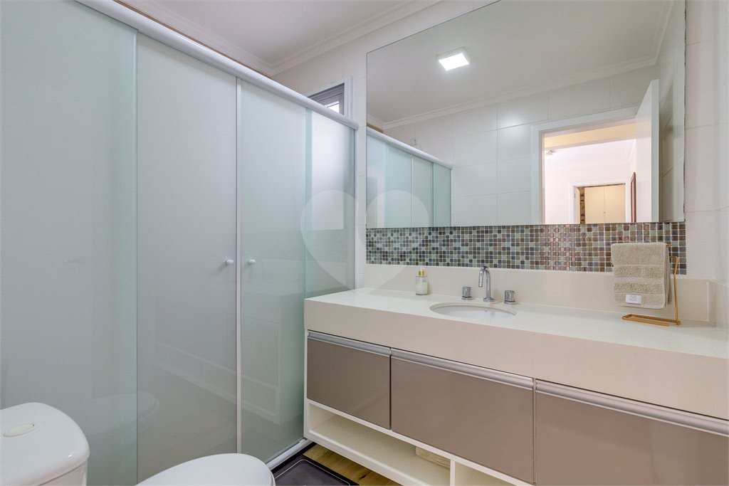 Casa à venda com 4 quartos, sendo 2 suítes, no condomínio Residencial Vila Lagos, São Paulo - SP