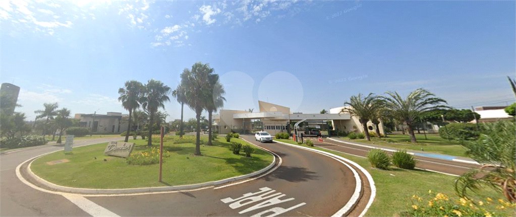 Vende-se terreno no Village Damha em Araraquara