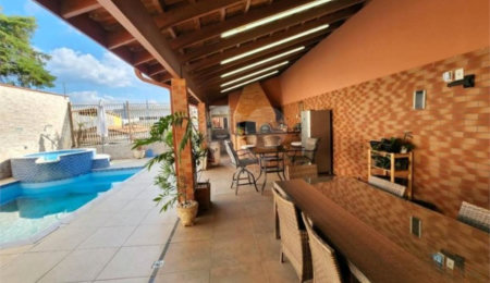 Casa à venda com 3 quartos, sendo 1 suíte,  no Centro, Vinhedo, SP