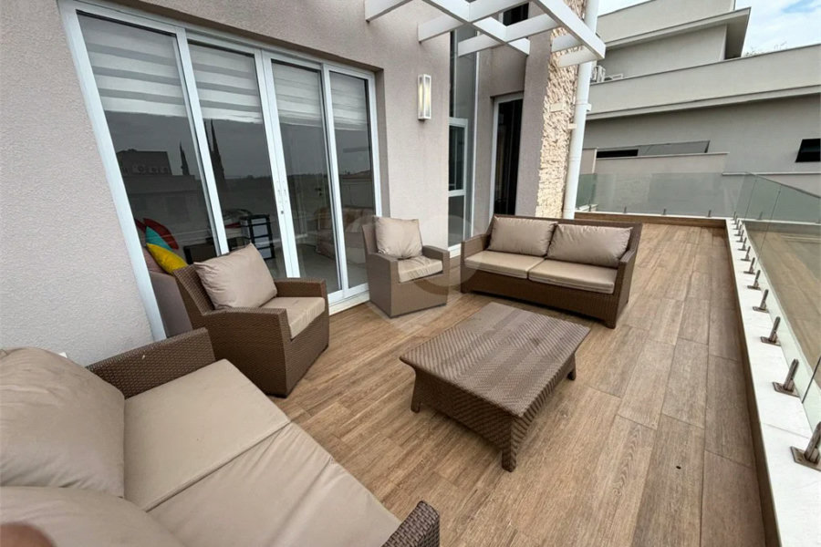 Casa de alto padrão em condomínio exclusivo com 4 suítes