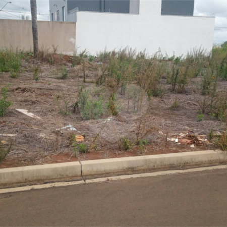 Lote no Jardim do Bosque, aceita financiamento ou aquisição de terreno e construção .