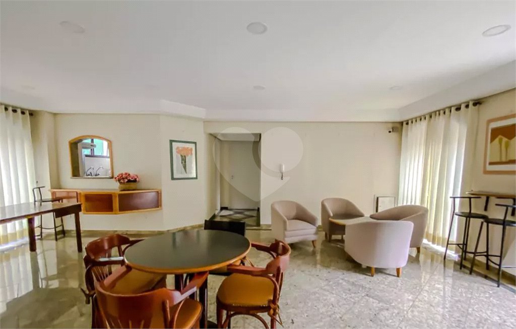 Apartamento na Região do Anália Franco Próximo ao Shopping com 3 Dormitórios sendo 1 Suíte e 2 Vagas de Garagem
