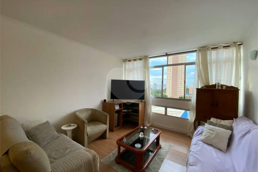Apartamento de 03 Dormitórios com uma Vaga.