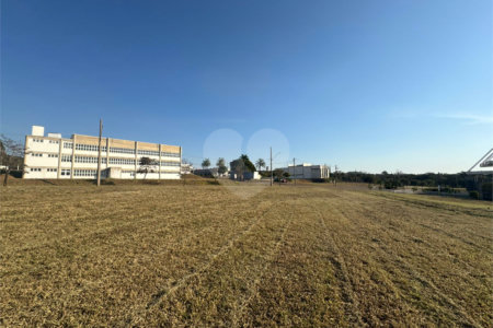 Terreno comercial de 1.685m2 á venda, em Parque Tecnológico Damha II.