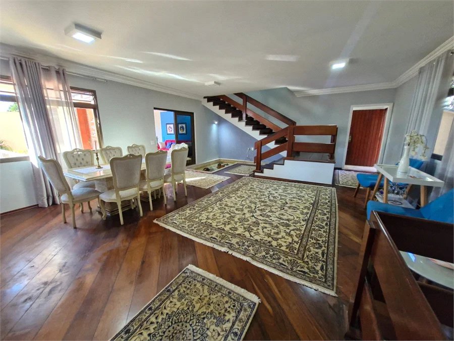 Casa à venda com 4 suítes no condomínio Villa Viana II, Cotia - SP