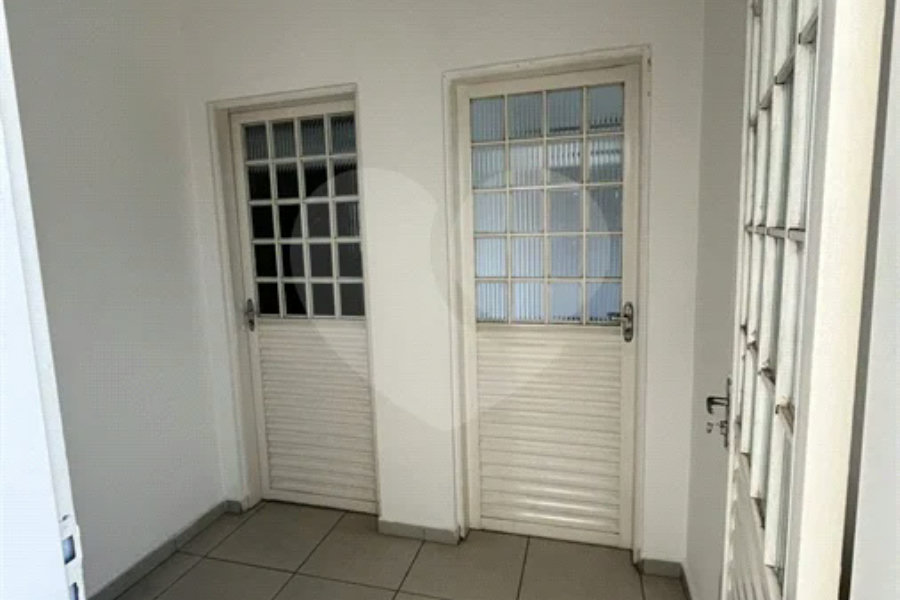 Ótimo Prédio Comercial !! Vende Total ou Aluga andar superior..OPORTUNIDADE !