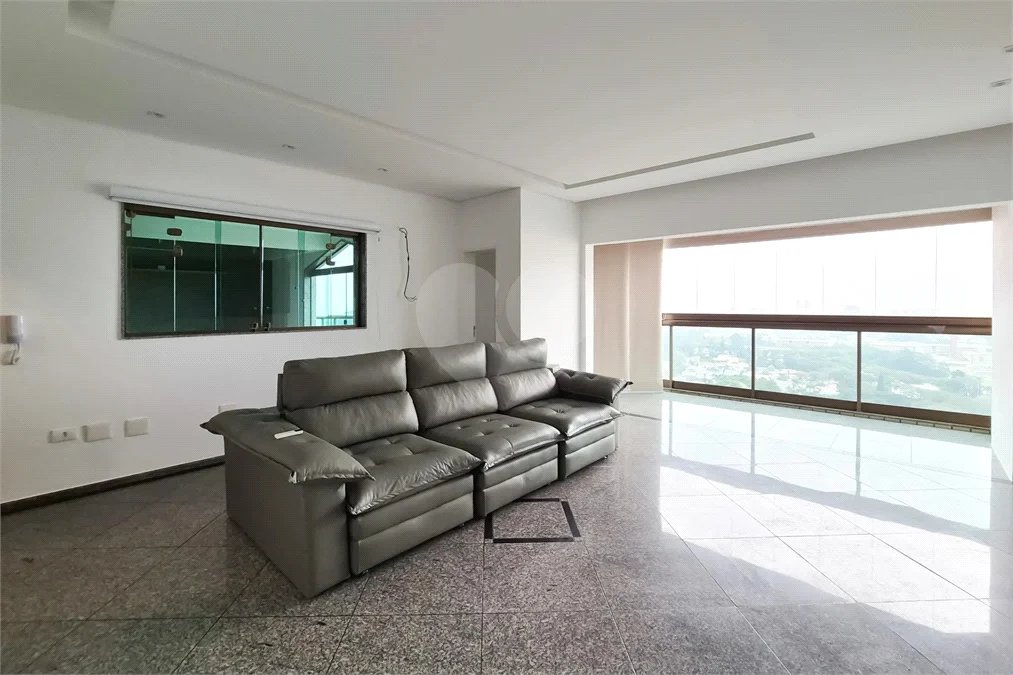 Encante-se com esta sofisticada cobertura no Jardim do Mar! São 4 suítes, piscina privativa, espaço gourmet e 5 vagas. Agende sua visita e surpreenda-se!