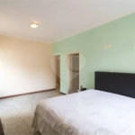 Casa com 3 dormitórios sendo 3 suítes com 03 vagas de garagem.