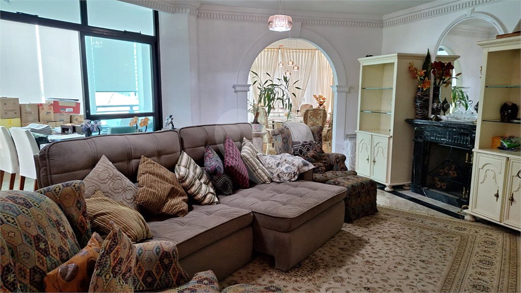 Apartamento em Perdizes 3 suítes, 4 vagas de garagem.