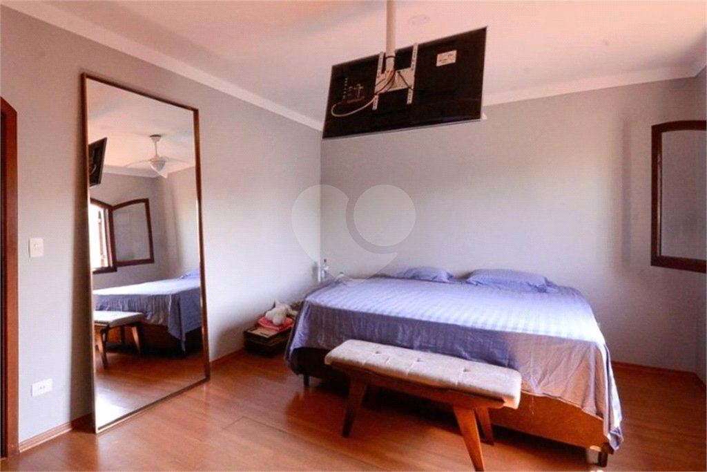 Casa com 4 Dormitórios sendo 1 suíte, com 3 Vagas