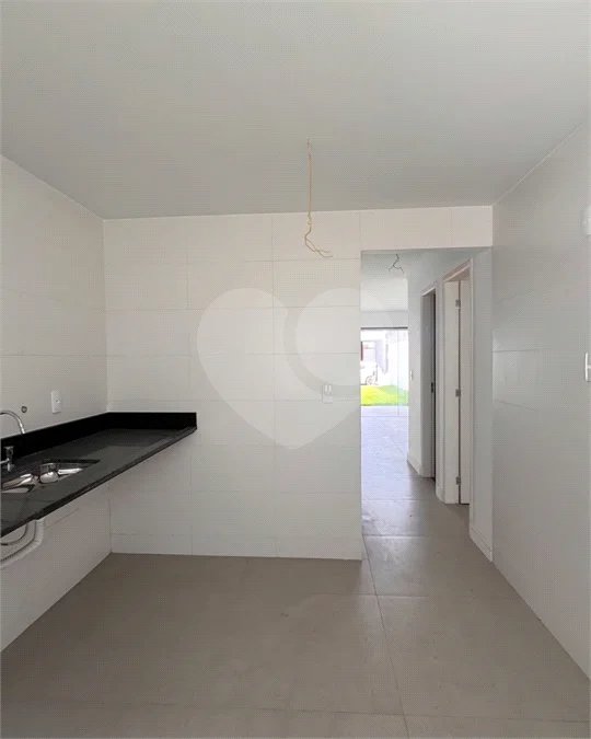 Casa duplex com 4 quartos, piscina e área gourmet, em condomínio com lazer completo e localização estratégica ao lado do Park Shopping.