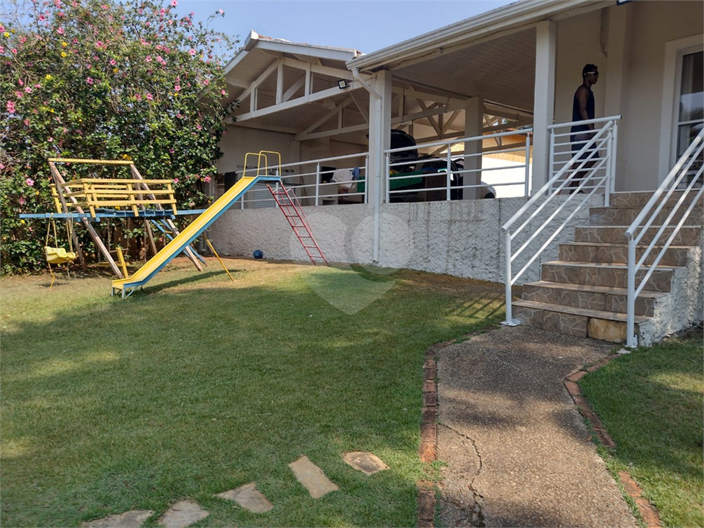 Indaiatuba- Recreio Internacional Viracopos - Terreno com 1000 ms - construido 200 ms - Sobrado com 3 dorms, 1 suite, Ar condicionado nos quartos e sala, cozinha com armários, cooktop, ampla varanda - Quiosque com churrasqueira e piscina , playground, garagem, deposito - R$ 1.500.000,00 - não ace