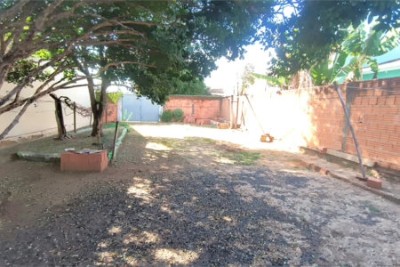 Terreno á venda no Jardim Tangara.