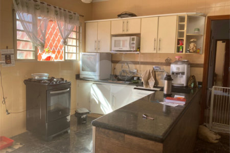 Vende-se excelente casa próxima ao Centro