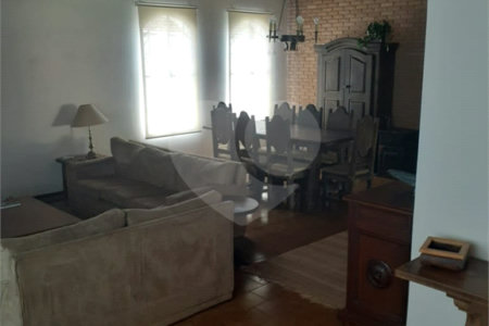 Casa Térrea com 3 quartos sendo 1 suíte. 1.400m² A/T. Jardim Floresta, Atibaia, SP