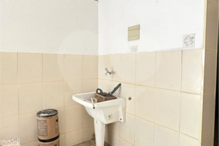 Apartamento com 69 metros todo reformado ao lado da Alameda Lucas em Atibaia.