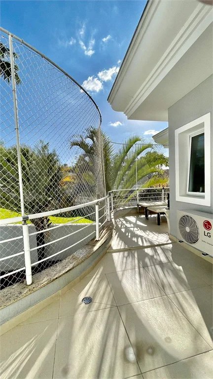Casa à venda em Tamboré, toda reformada e decorada por arquitetos renomados