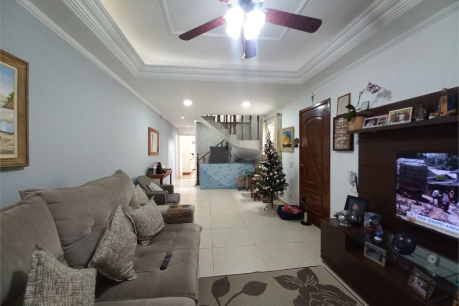 Sobrado Espaçoso na Vila Lúcia com 3 quartos/1 suíte área gourmet e 2 vagas de garagem