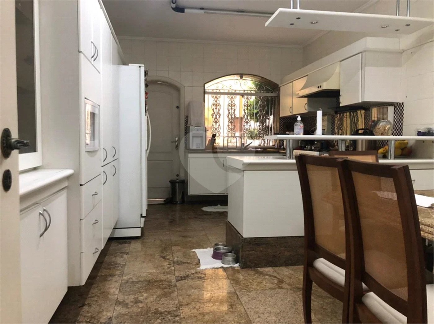 Sobrado com 363m² à venda no Alto da Moóca - 3 suítes e 6 vagas.