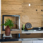 Indaiatuba - Condomínio Milano - Sobrado - 350 m² de terreno - 240 m² de área construída - 4 vagas de garagem, sendo 2 cobertas - Salas de estar e jantar integradas - 3 suítes com closet e varanda no pavimento superior - Escritório no térreo - Espaço gourmet com churrasqueira - Banheiro externo