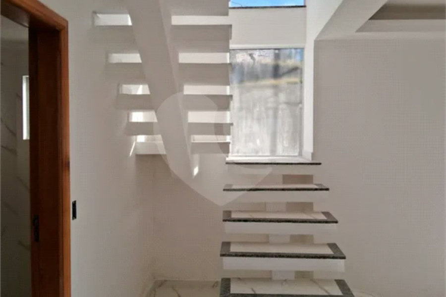 Sobrado moderno com 2 Suítes e vista Privilegiada no Jardim Bandeirantes, Poços de Caldas