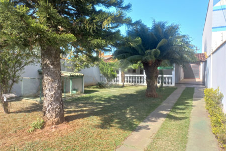 Casa térrea para venda ou locação no Parque Estancia Suíça.