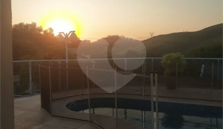 Casa à venda com 3 quartos, sendo 1 suíte,  no condomínio Vila Hipica II, Vinhedo - SP