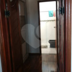 Sobrado com 4 dormitórios, sendo 1 suíte.