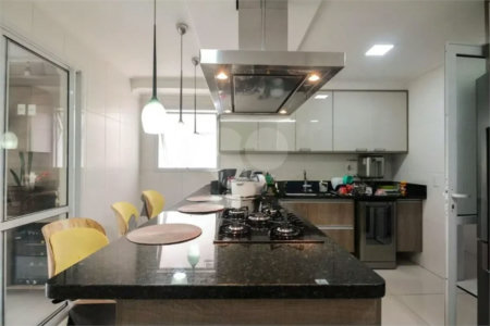 Apartamento na Mooca com 204m² amplo à venda 3 quartos, sendo 3 suítes, e 4 vagas