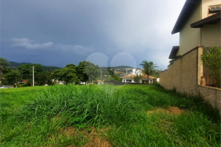 Lindo terreno de 450m², localizado no Condomínio Vilaggio Caprirccio