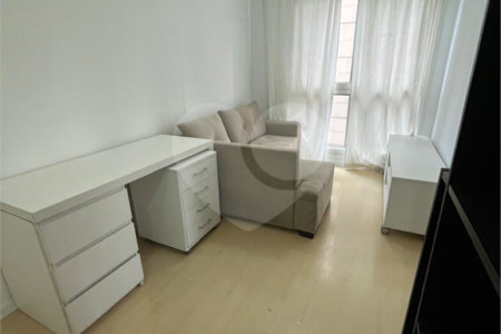 á venda Excelente Apto Mobiliado na Barra Funda - 1 Quarto e Sacada - Aceita Permuta