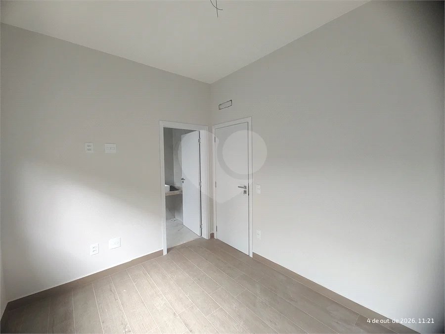 Casa exclusiva em Atibaia de alto padrão com 3 suítes, piscina, espaço gourmet, condomínio fechado, aceita financiamento