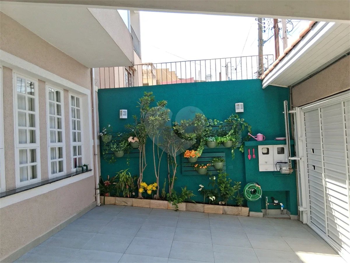 Casa à Venda na Vila Rosália | 4 Dorms, Área Gourmet e Rua Sem Saída