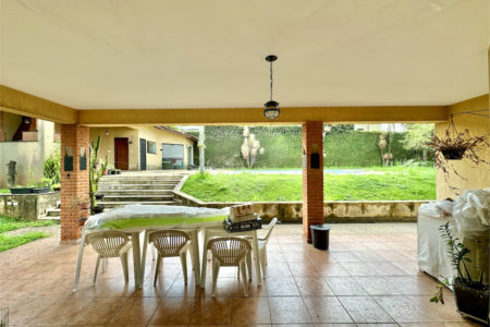Casa á venda – Granja Viana