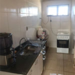 Casa térrea com 3 dormitórios, sendo 1 suíte.