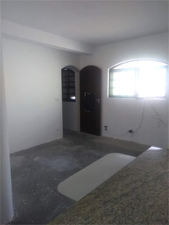 EXCELENTE OPORTUNIDADE - Casa térrea