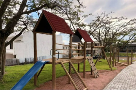 Terreno à venda no Condomínio Jardim Villa Sapezal, em Indaiatuba (Chácara Alvorada) — R$ 580.000,00 - Terreno com 360m² de área total (12x30), o terreno é plano e está localizado na entrada do condominio,O Jardim Villa Sapezal conta com infraestrutura completa, ruas largas e pavimentadas, portaria